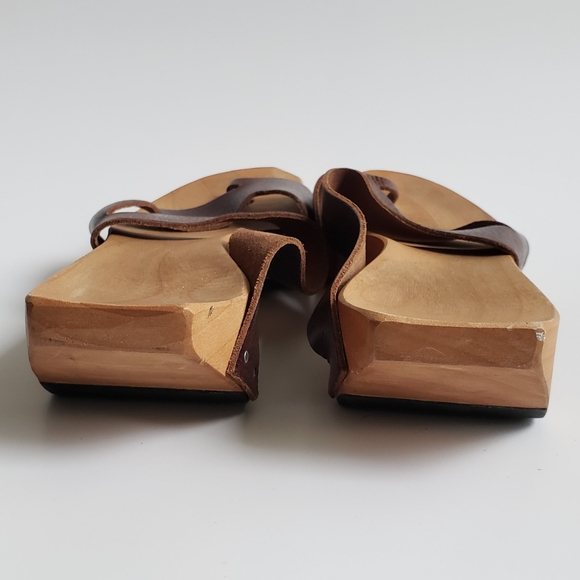 Cydwok | Leather Thong Wooden Sandals - Picture 9 of 12